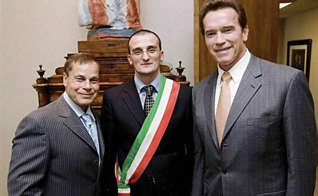 Da sinistra: Franco Columbu, Efisio Arbau e Arnold Schwarzenegger