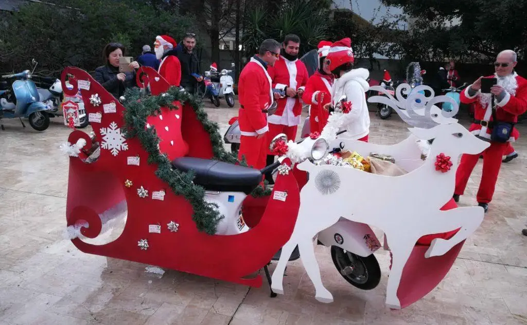 L'ultima edizione di Babbo Natale in Vespa