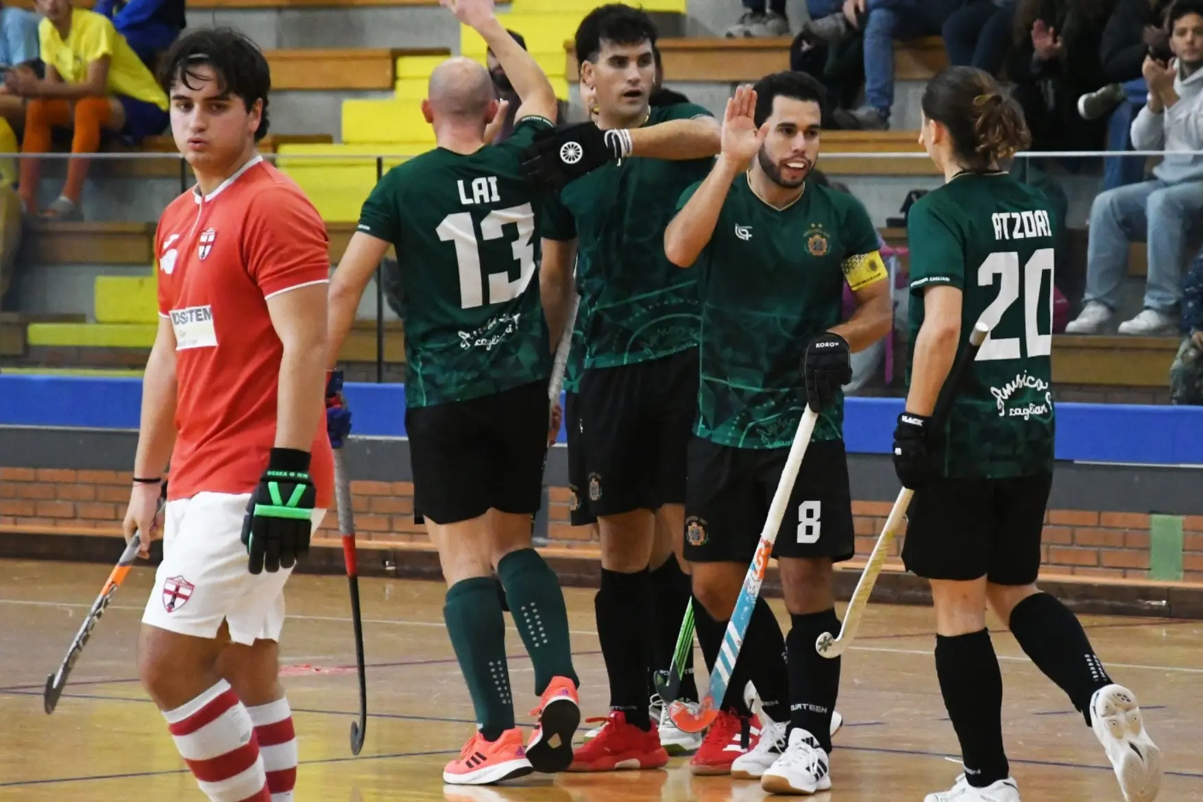 L'esultanza dell'Amsicora dopo una rete nel campionato di serie A2 indoor (Foto Giuseppe Meloni)