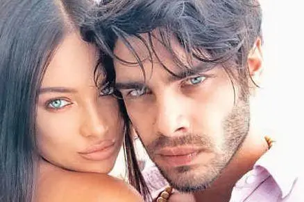 Stefano Sala e la fidanzata Dasha (Foto Instagram)