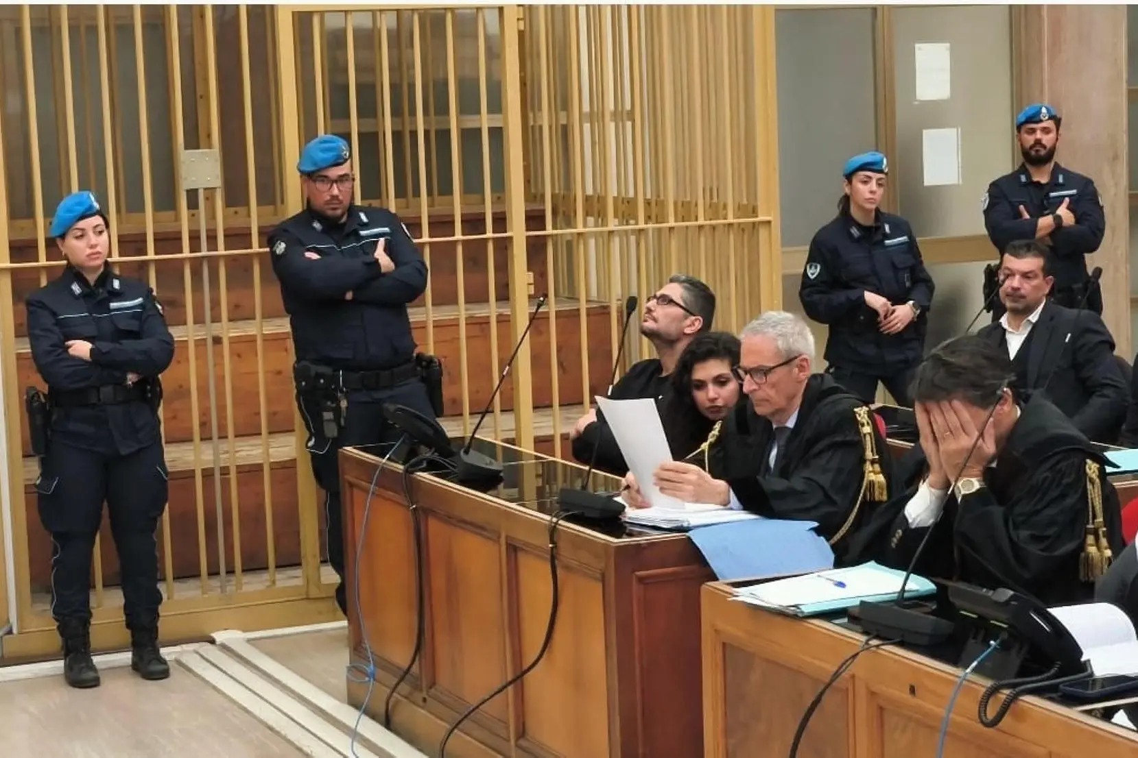 "Non sono stato io a uccidere i miei genitori". E' la dichiarazione spontanea fatta nell'aula della Corte d'assise di Cagliari da Claudio Gulisano (S), il 44enne accusato di aver ucciso i genitori Luigi Gulisano e Marisa Dessì, di 79 e 82 anni, nel dicembre 2024, Cagliari, 4 marzo 2026. ANSA/MANUEL SCORDO