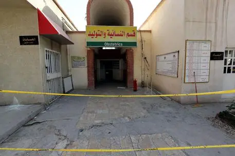 L'ingresso dell'ospedale (Ansa)