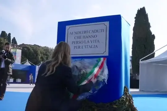 Meloni al villaggio Difesa a Roma omaggia i militari morti in Bosnia