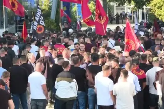 Kosovo, a Pristina proteste contro la condanna a ex presidente Thaci