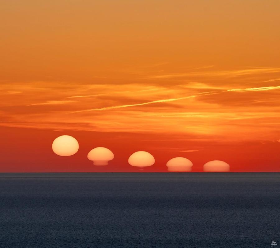 Mock mirage nello spettacolare tramonto sardo: lo scatto premiato dalla Nasa