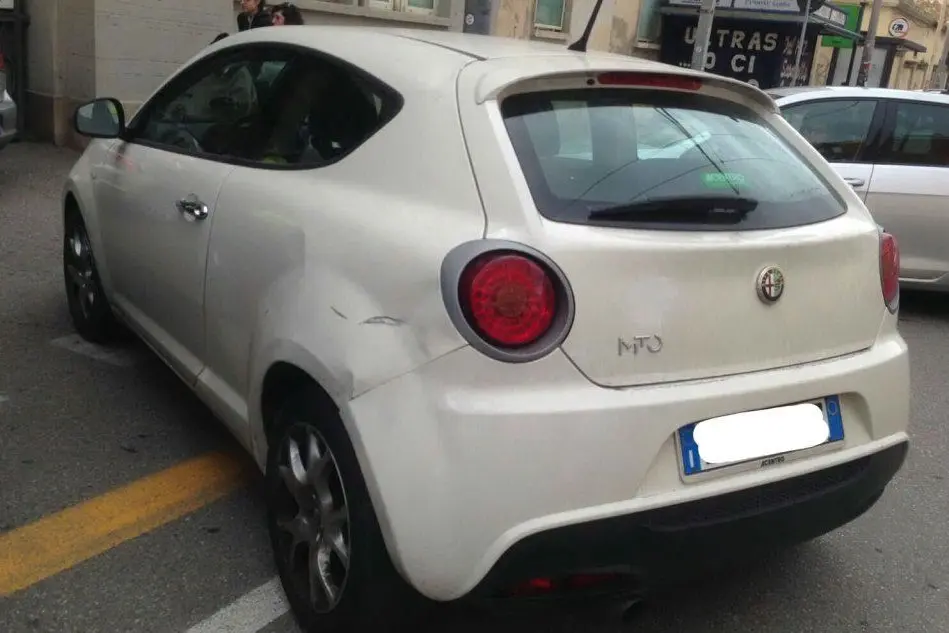 L'Alfa Mito urtata dallo scooter