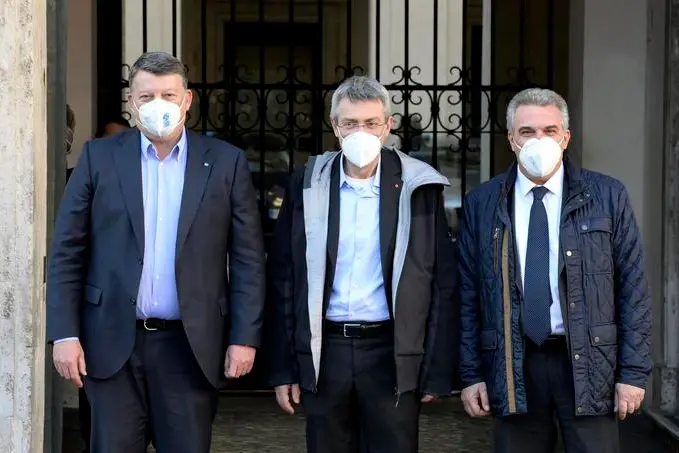 I segretari generali dei sindacati: da sinistra, Pierpaolo Bombardieri della Uil, Maurizio Landini della Cgil e Luigi Sbarra della Cisl (Ansa)