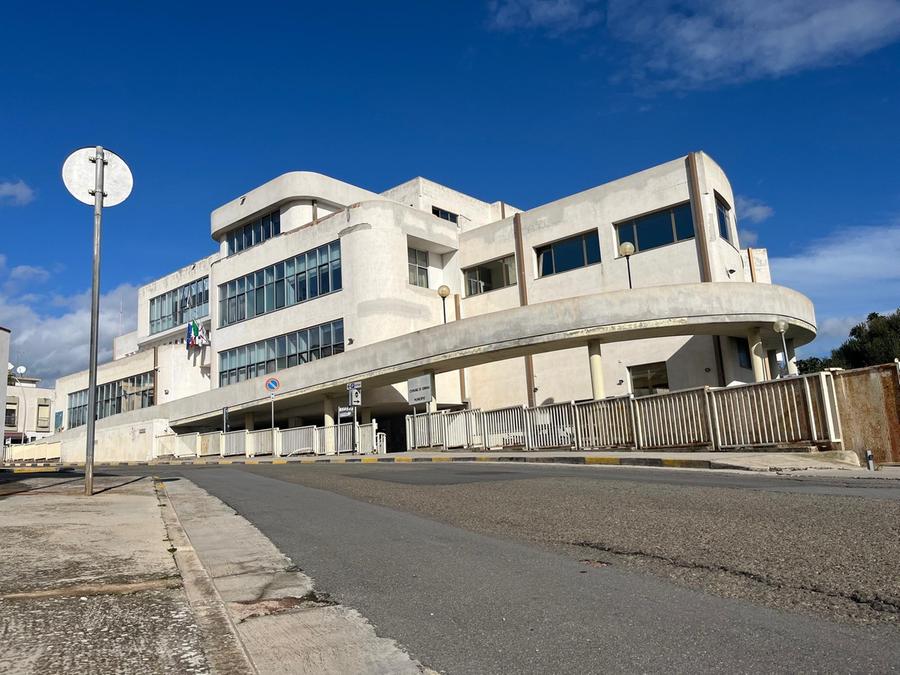 Uffici comunali chiusi a Sinnai, polemiche da Solanas: «Avvisi anche cartacei»