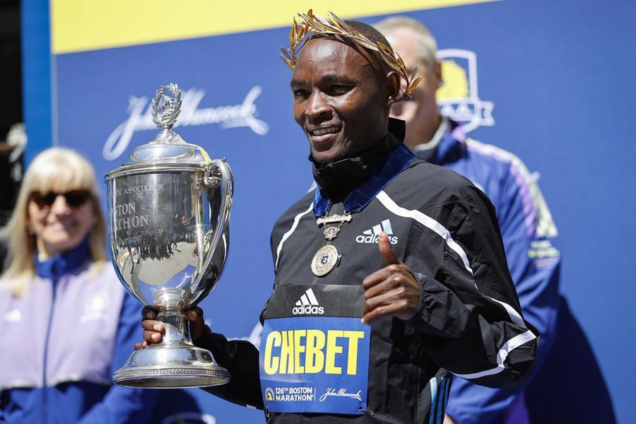 Maratona di Boston: tripletta del Kenya, vince Chebet
