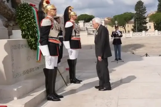 2 giugno, l'omaggio di Mattarella al milite ignoto all'Altare della patria