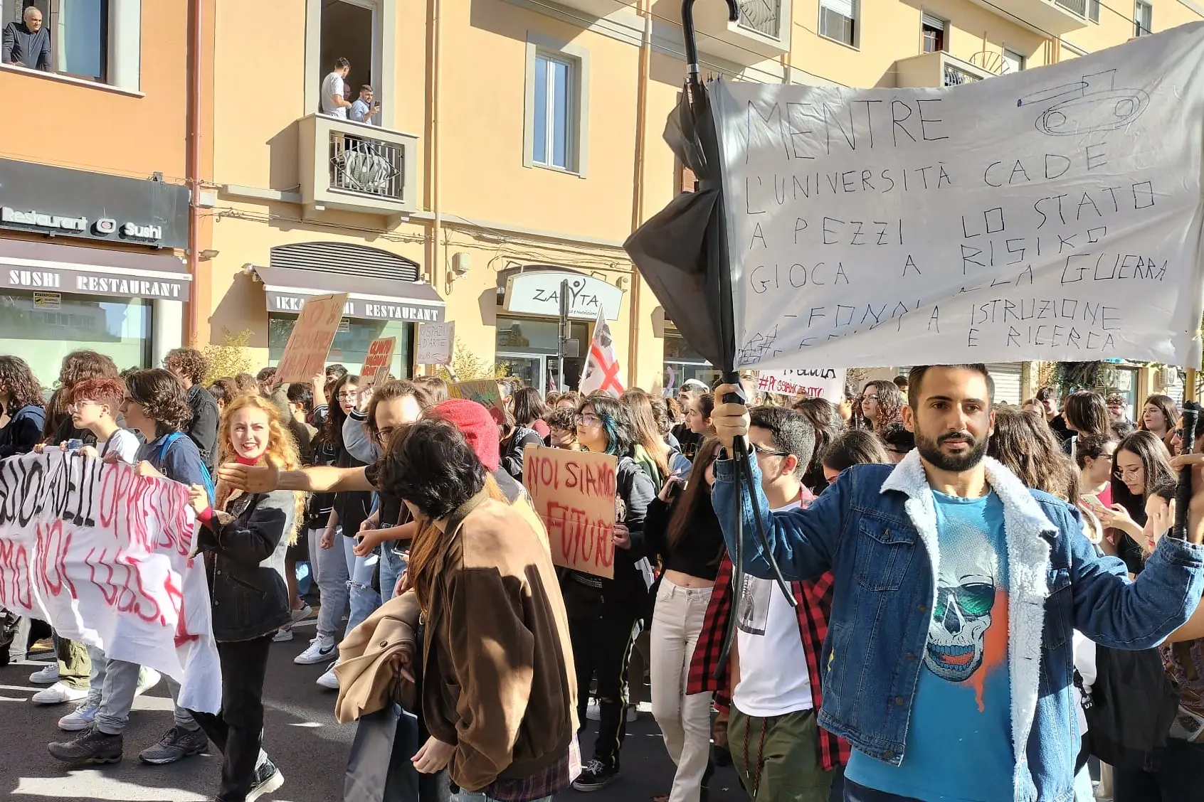 La protesta degli studenti a Cagliari (L'Unione Sarda)