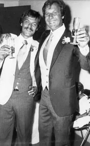 Renato Vallanzasca assieme a Francis Turatello, nel giorno delle sue nozze in carcere (1979)