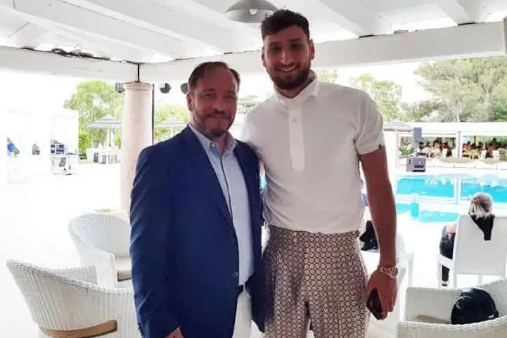 Donnarumma con il sindaco Dessì (L'Unione Sarda - Serreli)