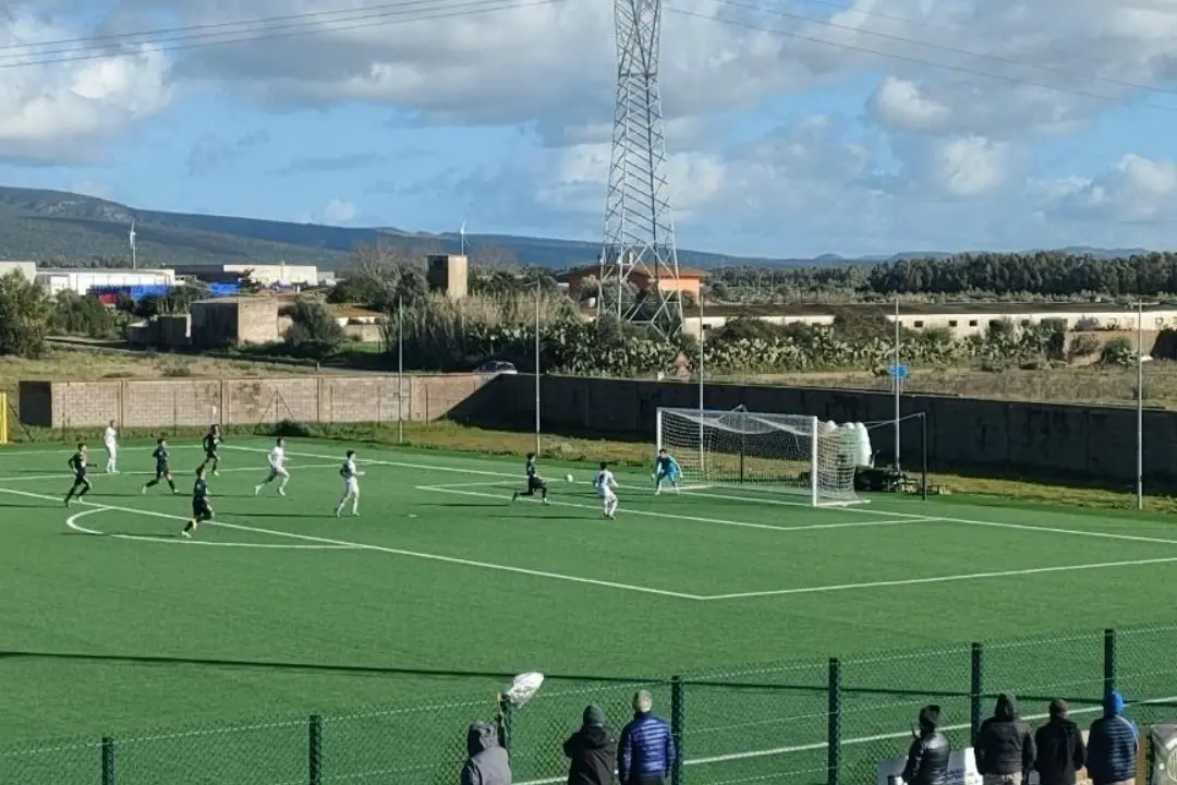 L'azione che ha portato al vantaggio del Terralba contro il Pirri realizzato da Marco Concu (17 anni) (foto di Giacomo Pala)