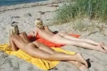 Due turiste naturiste