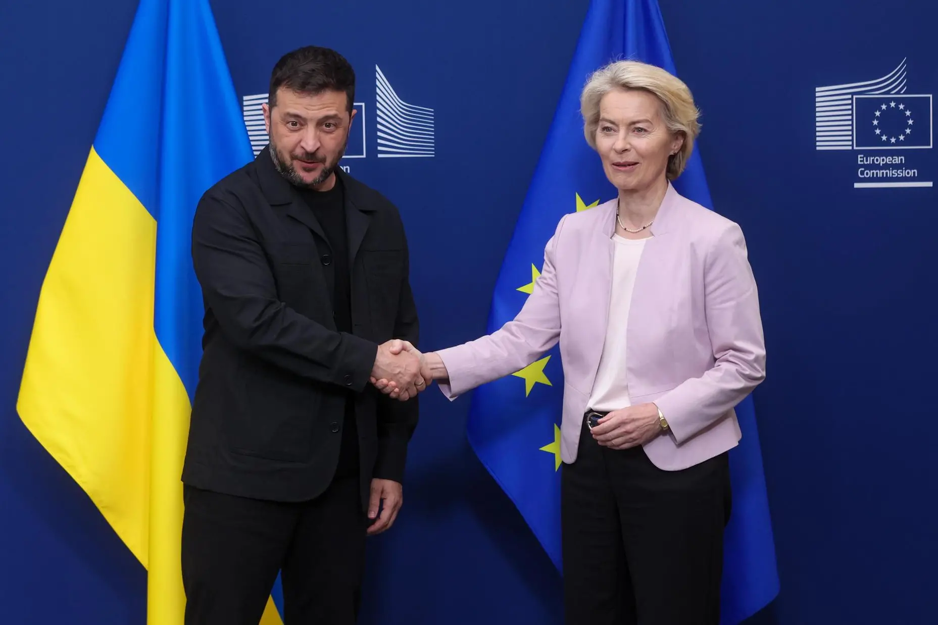 Ursula von der Leyen e Volodymyr Zelensky (Ansa-Epa)