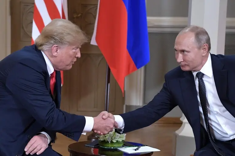 Trump annuncia l’accordo con Putin: «Mosca fornirà 300mila tonnellate di gasolio, i prezzi scenderanno». Ucraina sorpresa