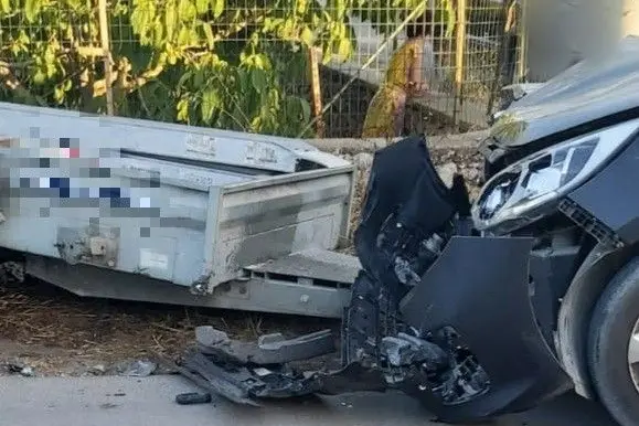 L'incidente a Mandra di L'Ainu, strada vicinale Caniga, Sassari (L'Unione Sarda - Floris)