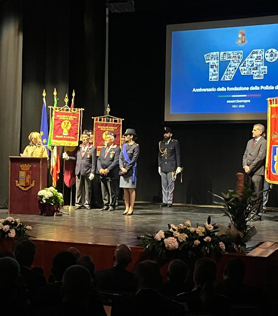 L’abbraccio della città alla Polizia