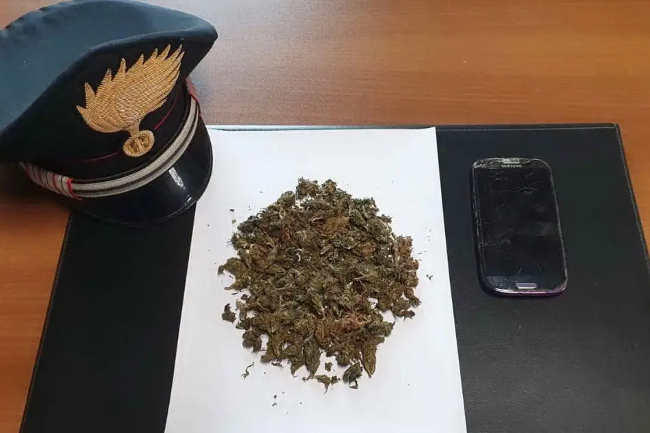 La droga sequestrata (foto carabinieri di Iglesias)