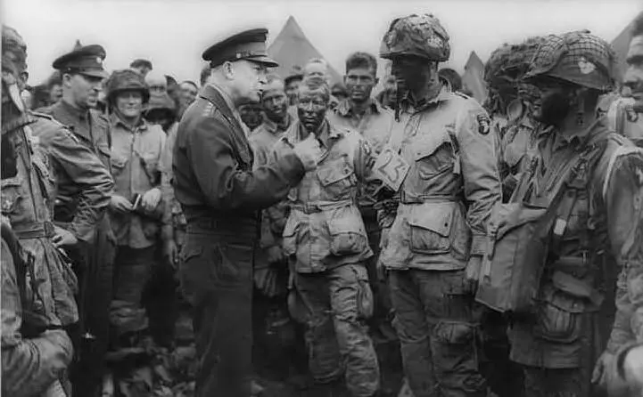 Il generale Eisenhower prima dell'invasione
