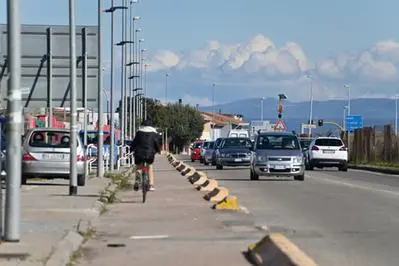 Un tratto della pista ciclabile Oristano-Silì (foto Chergia)