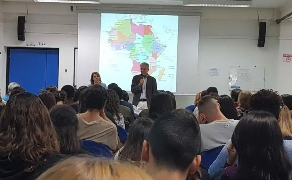 La presentazione al liceo De Castro (foto Eleonora Frongia)