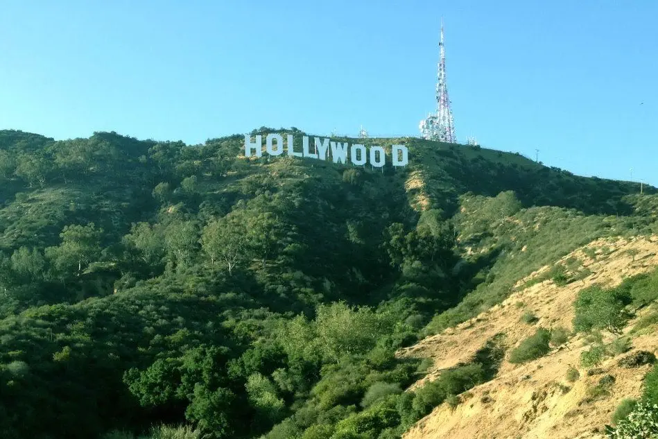Una panoramica della celebre collina di Hollywood