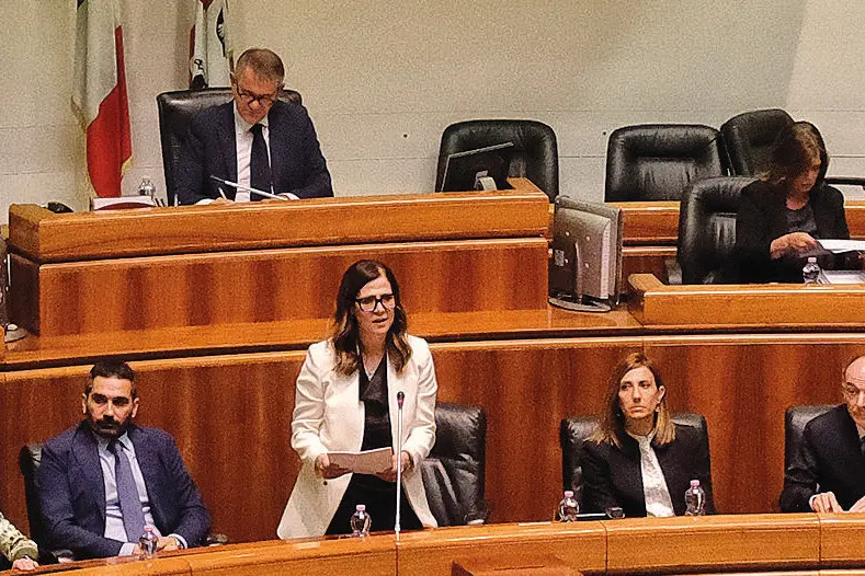 Alessandra Todde in consiglio regionale (Archivio)