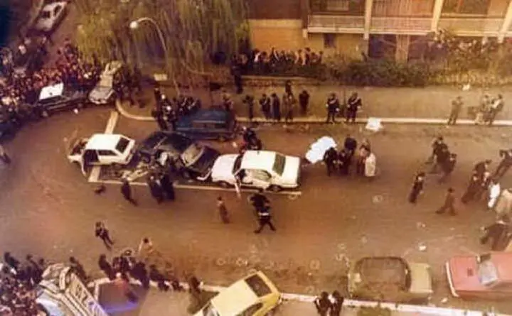 Con un agguato in via Fani le Brigate Rosse rapiscono il segretario Dc e uccidono gli uomini della scorta