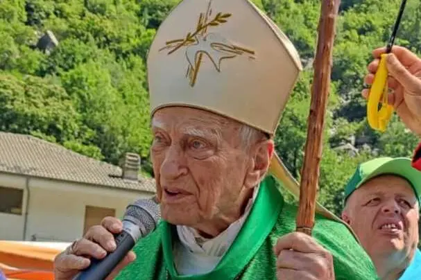 Monsignor Bettazzi (Ansa)