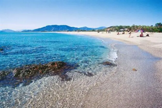 Il mare di Porto Corallo (foto Serreli)