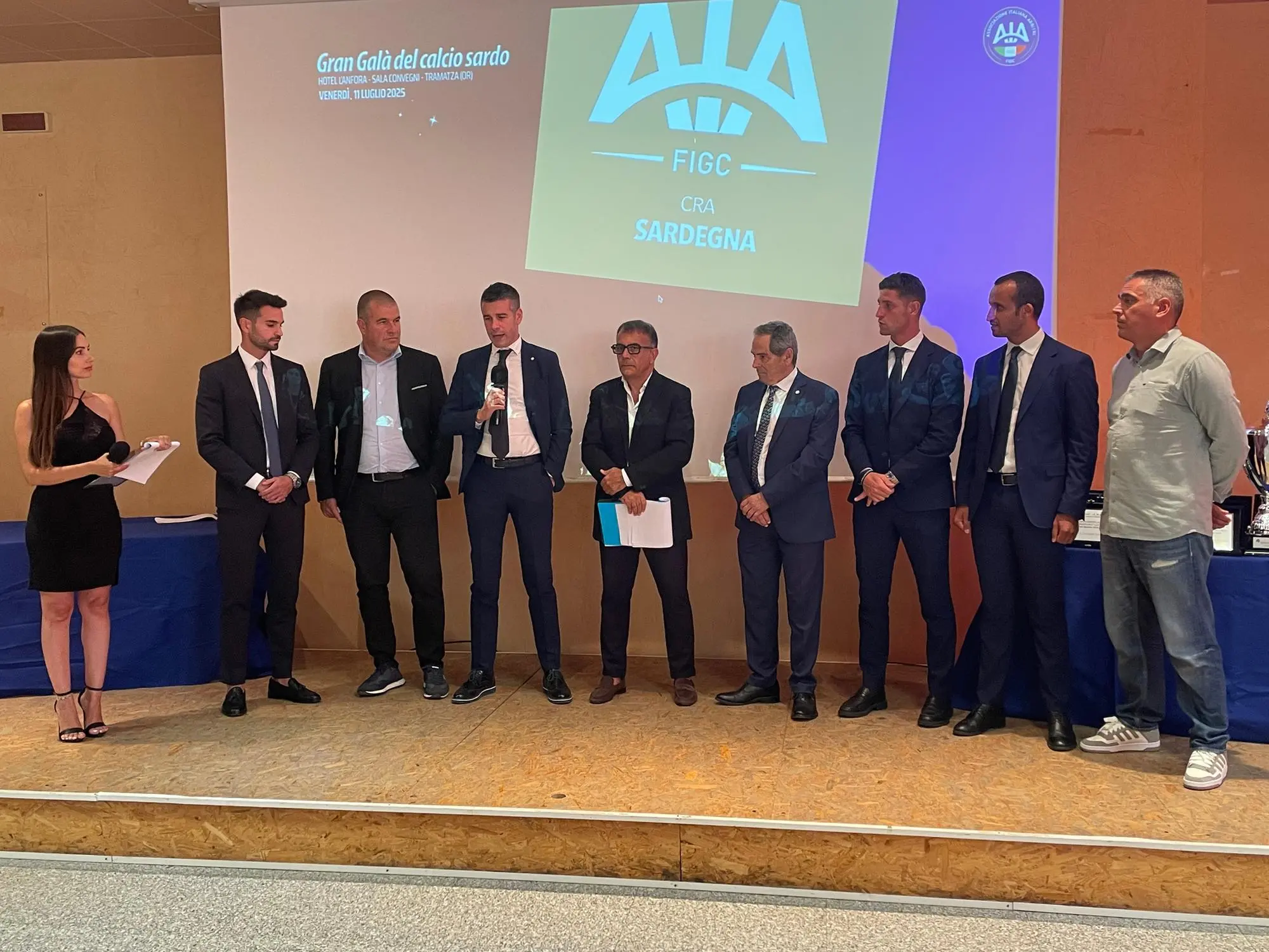 La delegazione dell'Aia, con gli arbitri Giuseppe Collu e Antonio Giua (foto Spignesi)