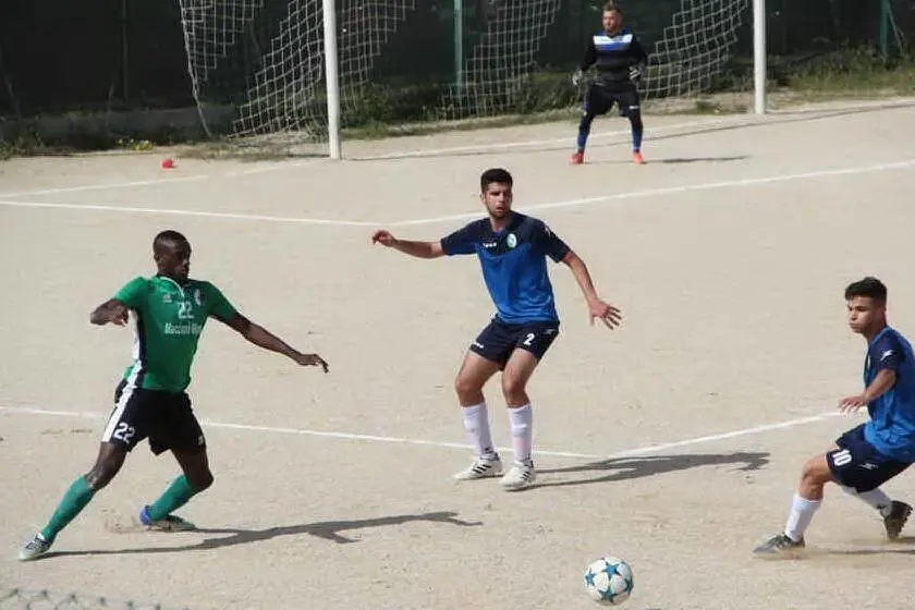 Il Quartu 2000 in un derby col Sant'Elena (L'Unione Sarda - Serreli)