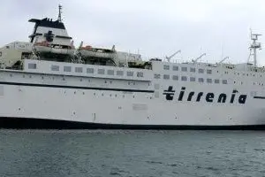 Una nave della Tirrenia