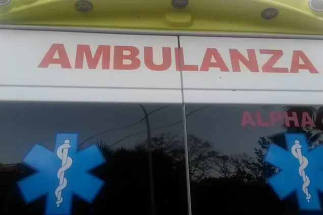 Ambulanza (foto Ansa)