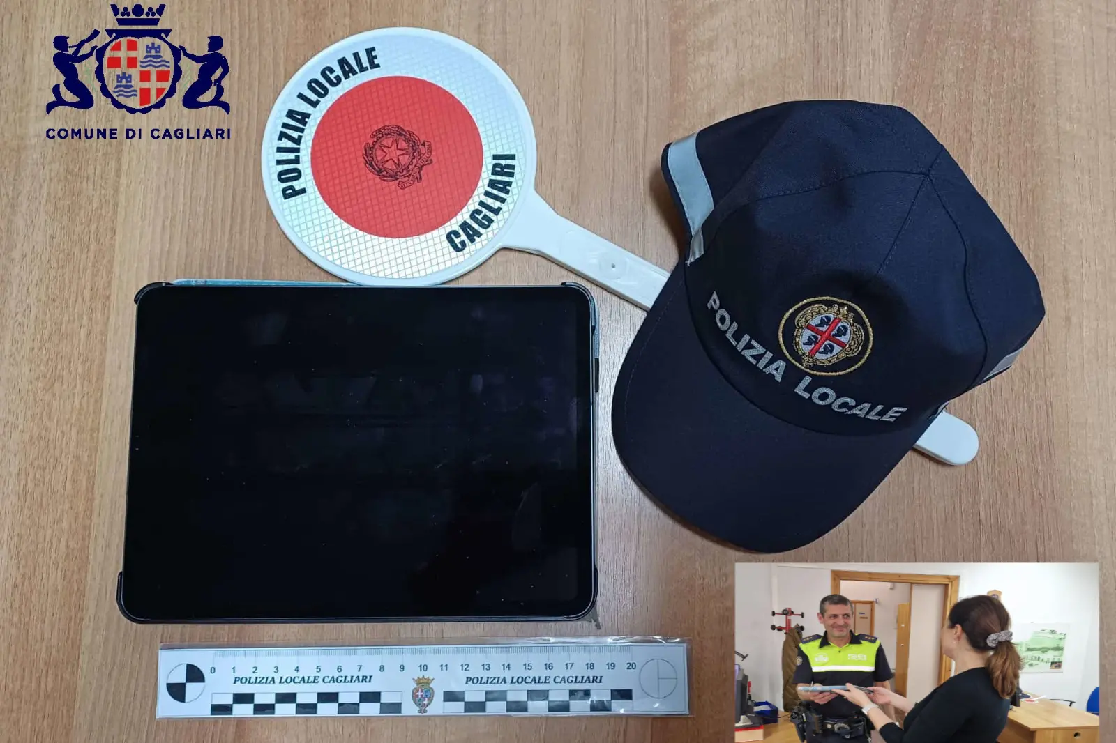 Il tablet recuperato (foto Polizia locale)