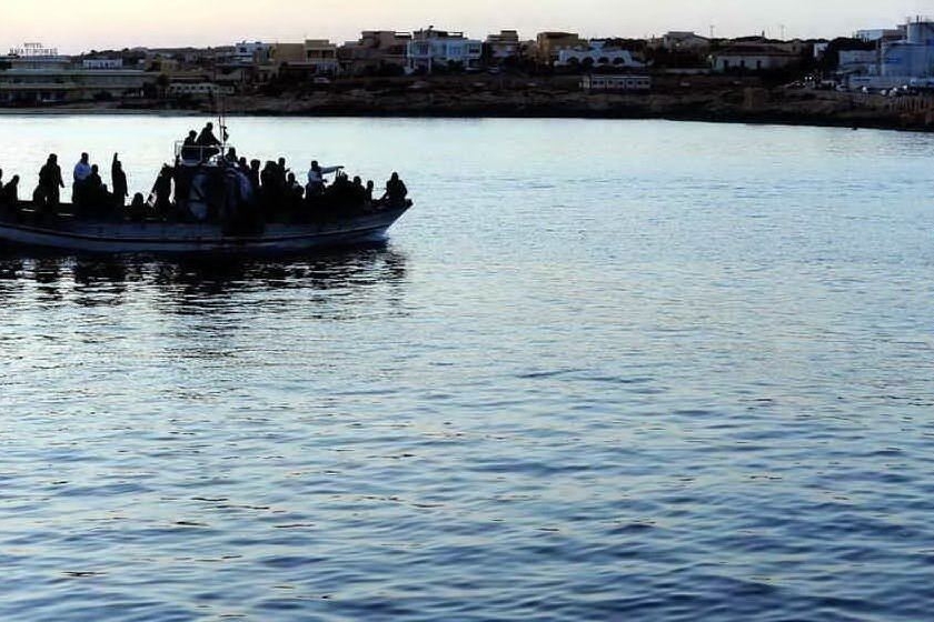 Naufragio al largo della Libia, dodici dispersi: ci sono anche due bimbi