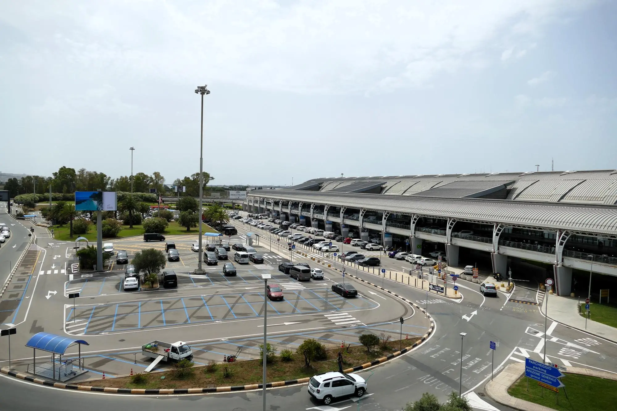 L'aeroporto di Elmas (Archivio)