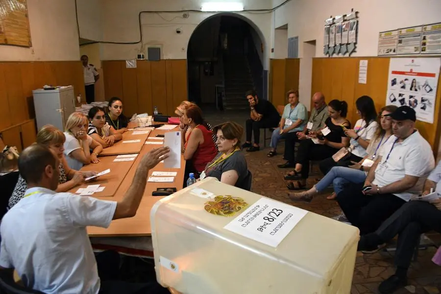 Elezioni in Armenia (foto Ansa/Epa)