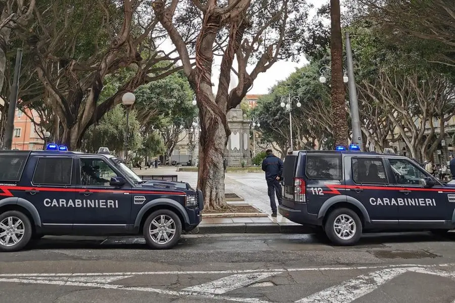 Carabinieri in piazza del Carmine (Archivio L'Unione Sarda)