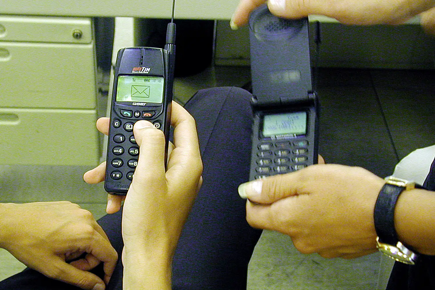 Telefonini di vecchia generazione: ora stanno tornando di moda