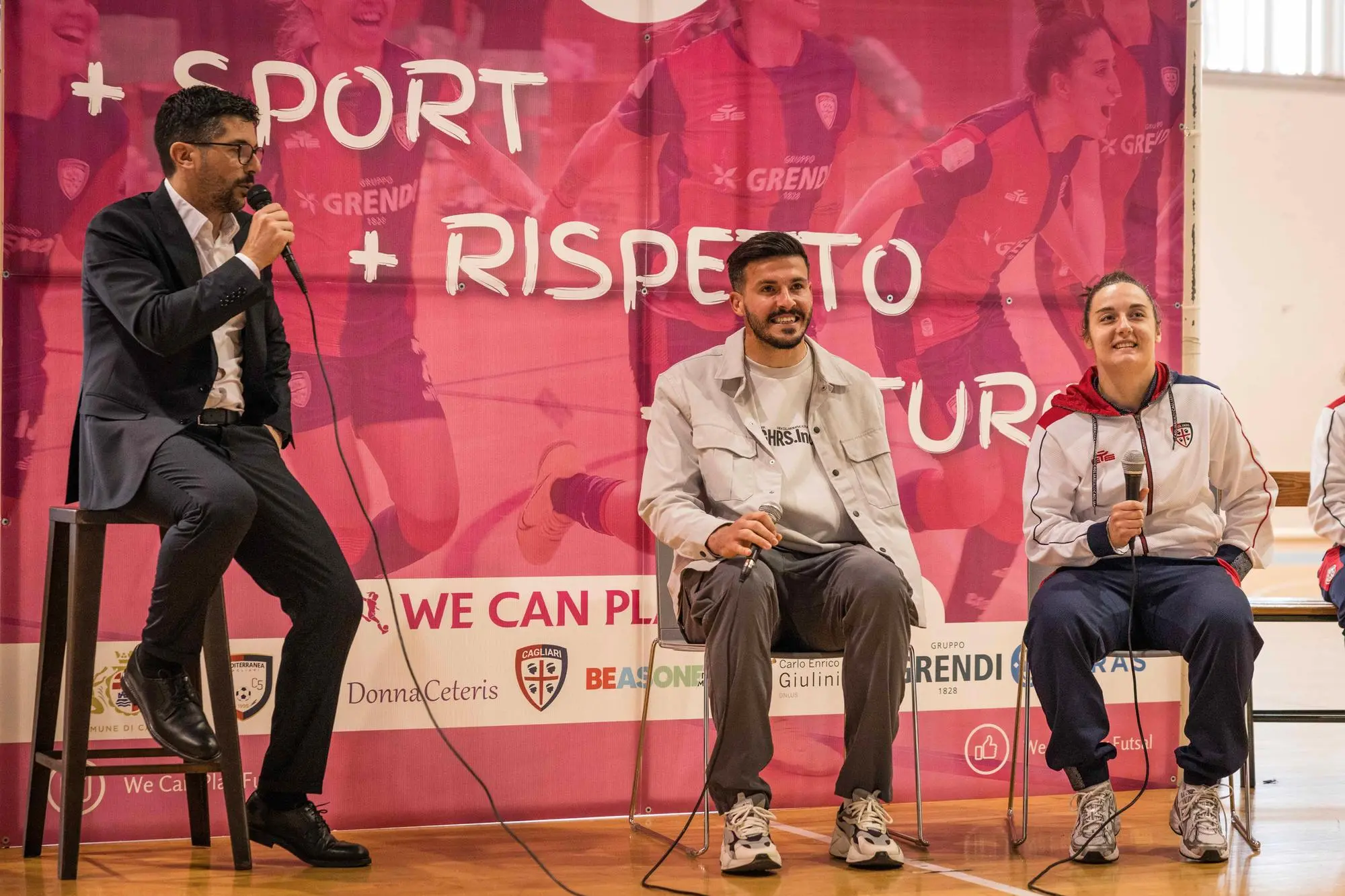Alen Sherri e Anthea Polloni, portieri del Cagliari di calcio e futsal, all'evento al Cus (foto Cagliari Calcio)