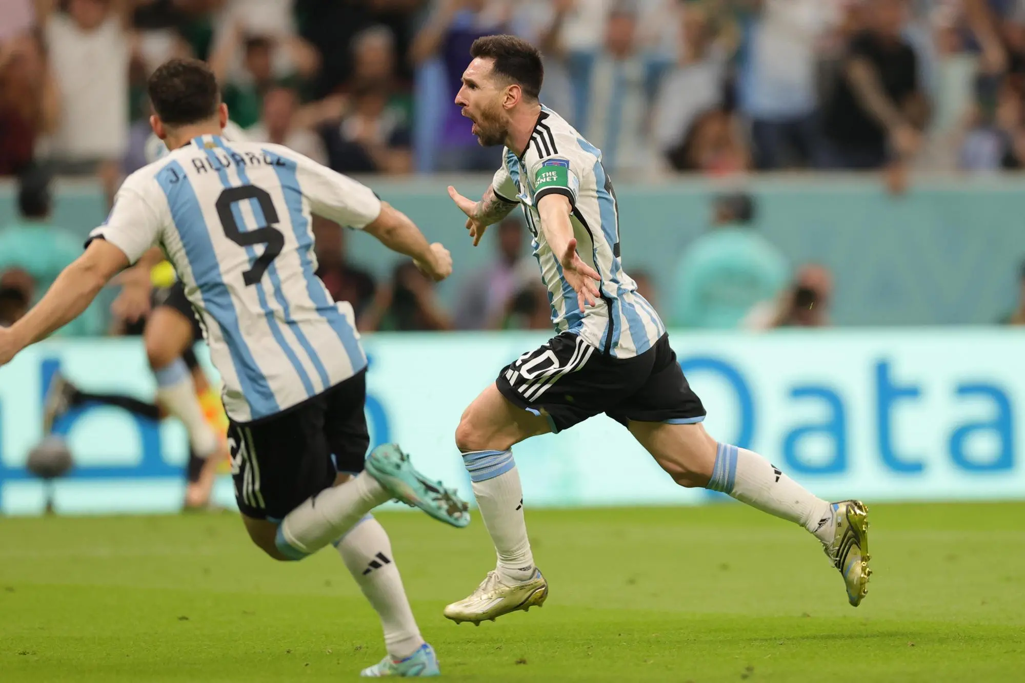 Leo Messi esulta dopo il gol dell'1-0 sul Messico (Ansa)