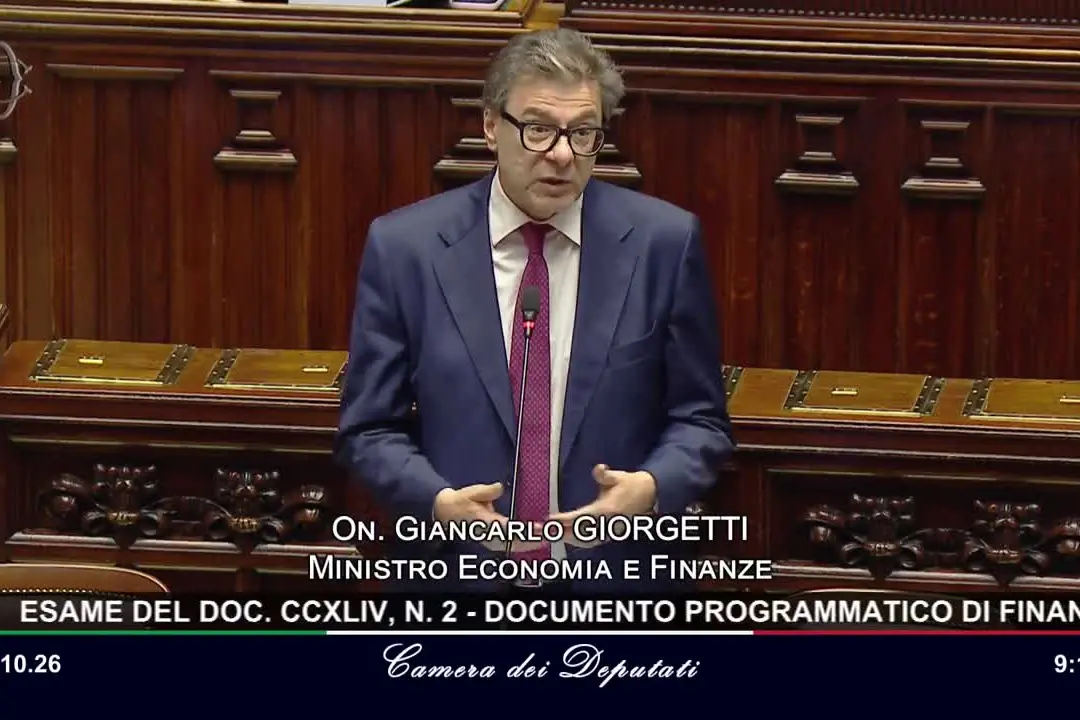 Giorgetti: “Scostamento un passo consapevole dalla linea di prudenza”
