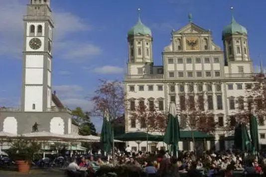 La piazza centrale di Augsburg (fonte Wikipedia)