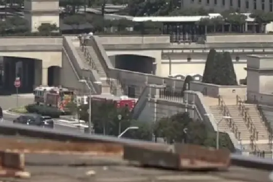 Pentagono evacuato, i vigili del fuoco: «Incidente con materiali pericolosi»