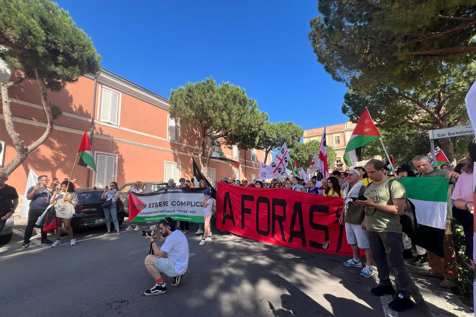 A Foras, manifestazione antimilitarista a Cagliari (foto Melis)
