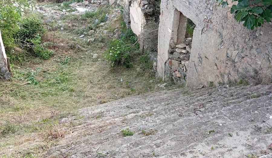 I volontari ripuliscono il vecchio borgo