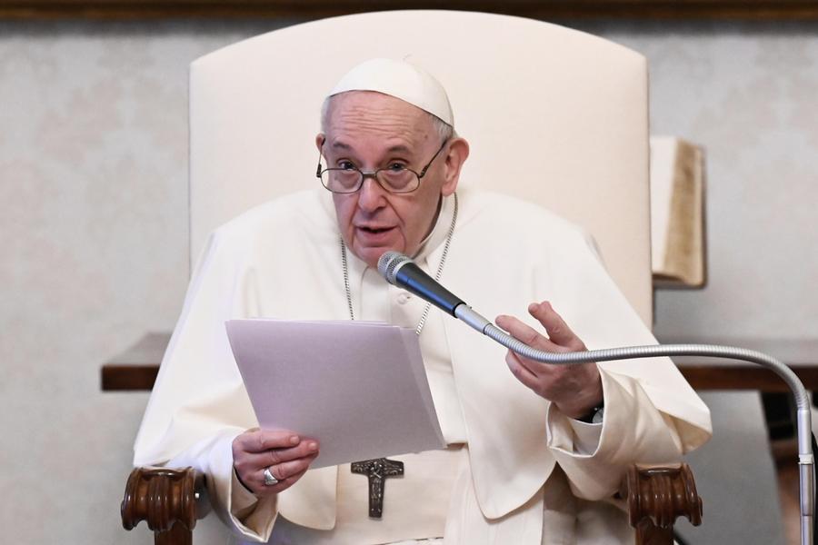 Cambio di rotta di Papa Francesco: cardinali e vescovi giudicati da tribunali laici
